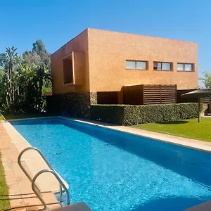 Preciosa Casa De Diseño Valle Del Golf Ideal Familias Villa